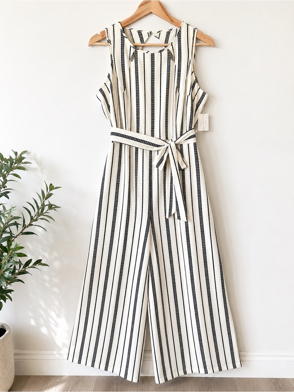 Danny & Nicole White Black Striped Wide Leg Cutout Back Jumpsuit NWT Size 10 - Picture 3 of 7